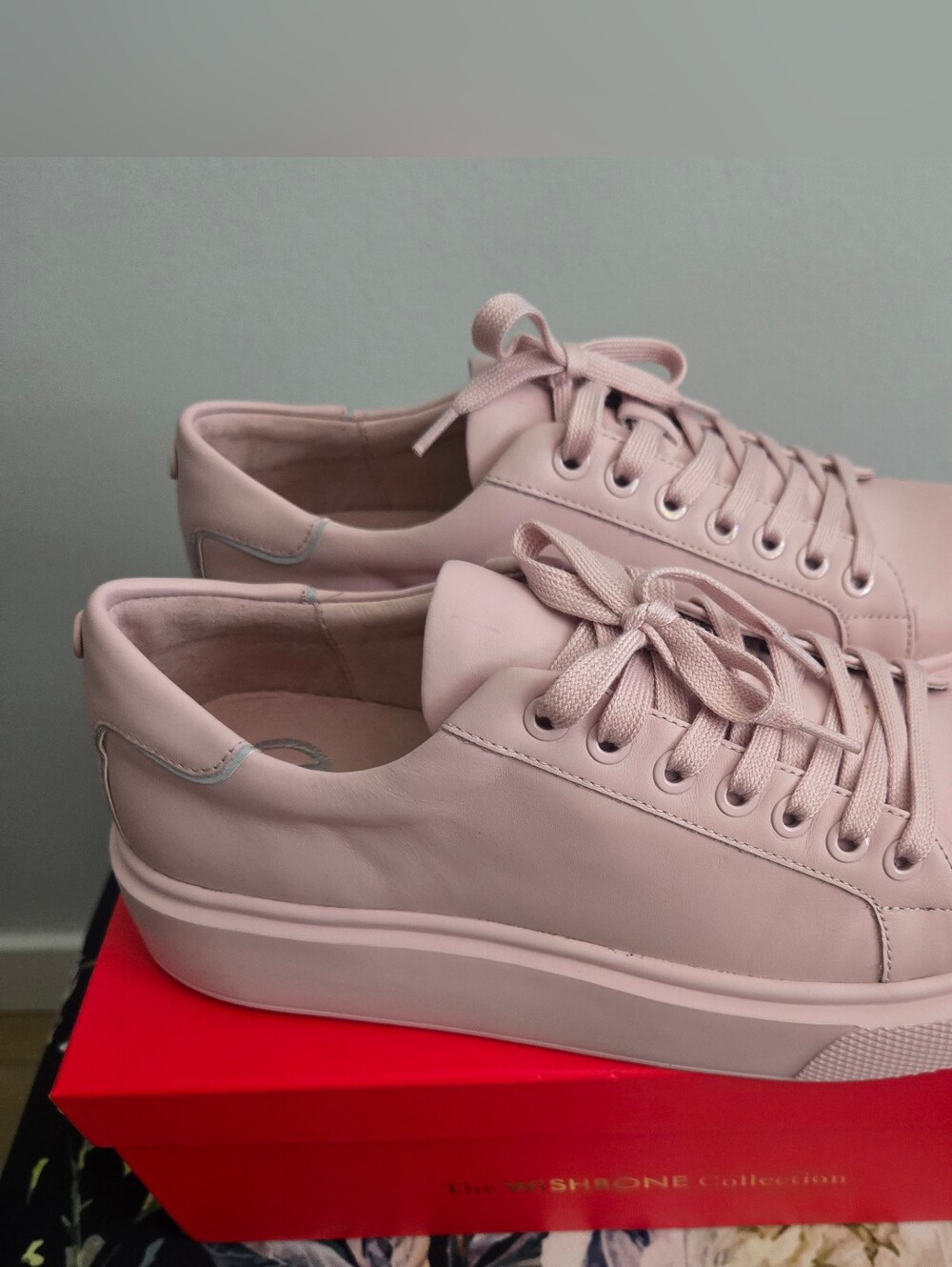 Browns Shoes Wishbone Collection Olive Rose Leather Sneakers - Brand New
